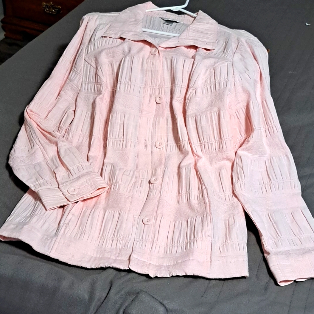 Creped,  lovely pink Jacket never worn 2x plus